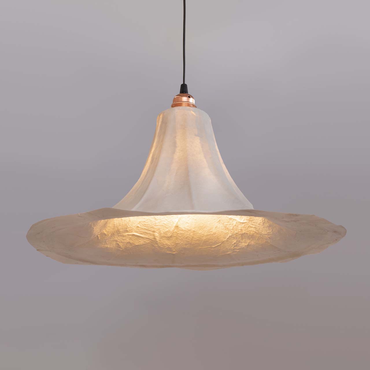 Lámpara Copihue Papel Artesanal Pie Madera
