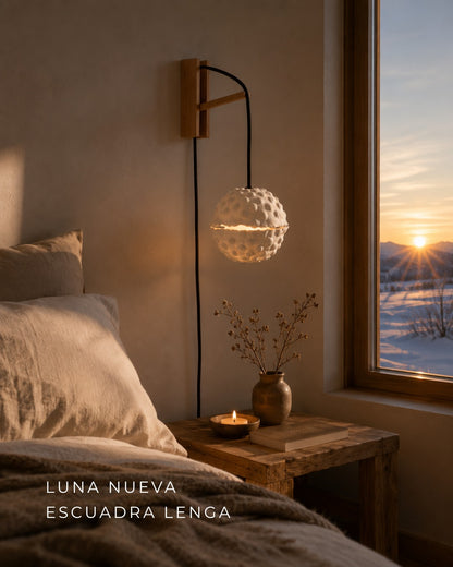 Lámpara Luna Nueva Apliqué de Lenga
