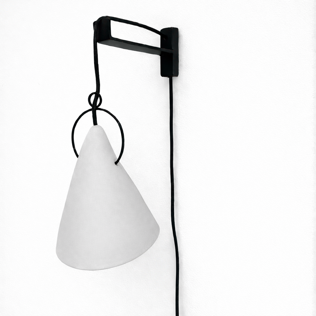 Pantone 2026 / Lámpara Ruca Escuadra de Fierro